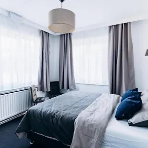 Hotel Atomihotel: Contemporary Comfort Steps From The Atomium!, Jette